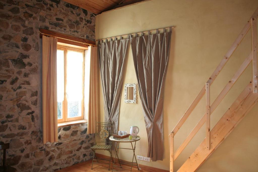 Chambres D'Hotes La Cime Beaujolaise Poule-lès-Écharmeaux 외부 사진